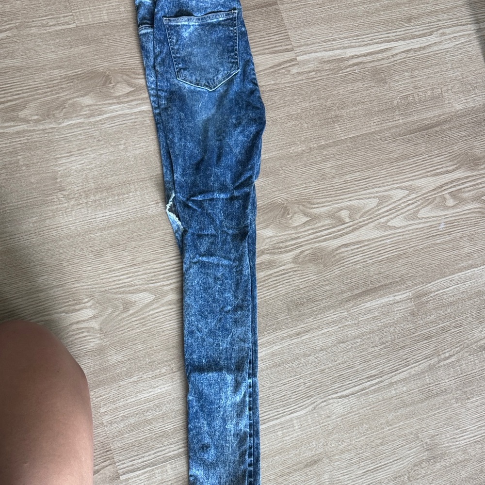 FITJEANS Distressed Denim Jeans